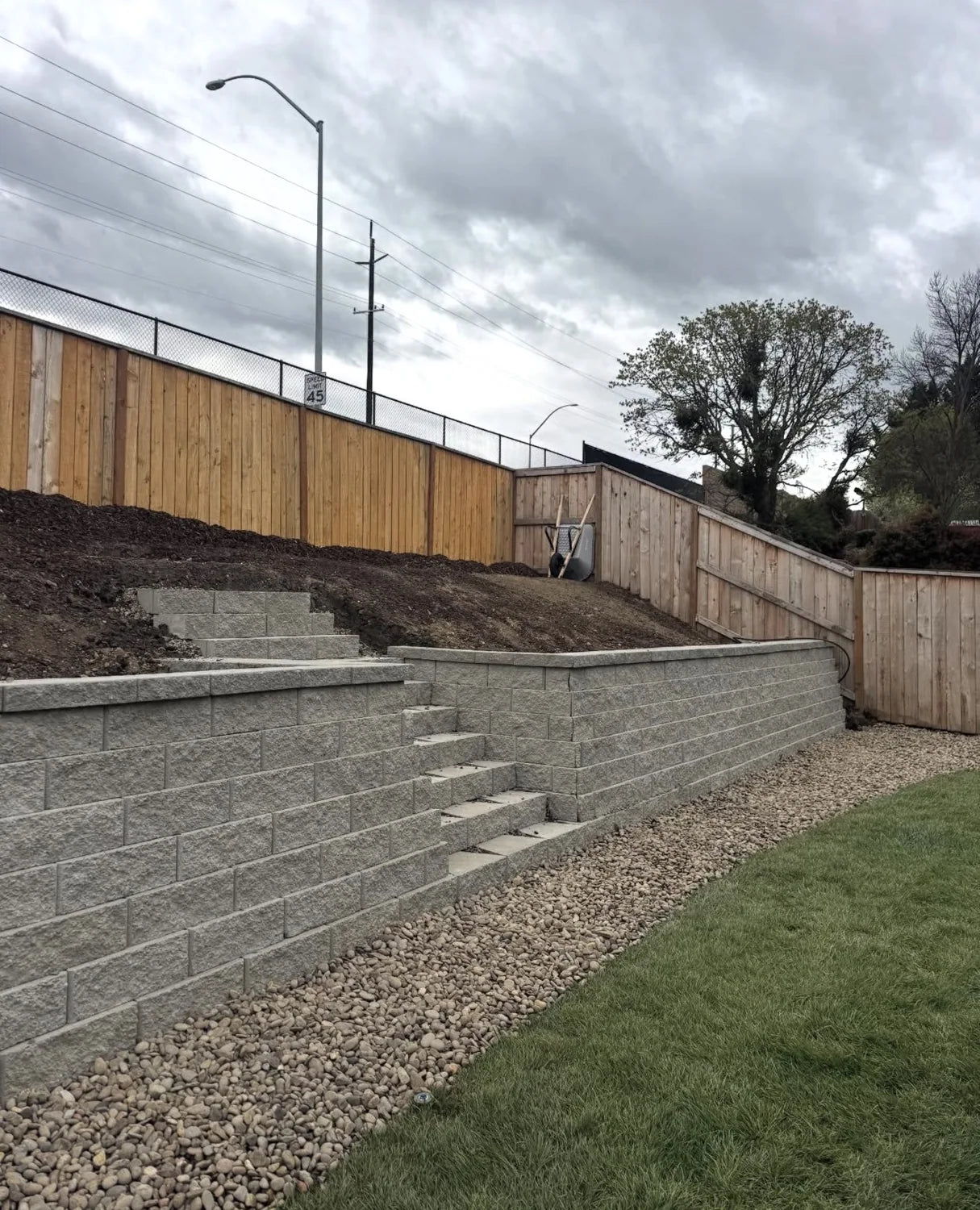 Retaining wall & integrated steps